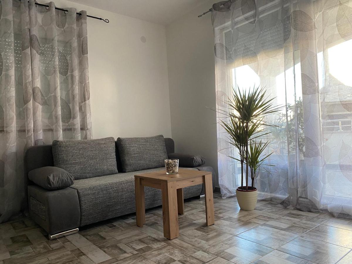 Apartment Tina 罗戈兹尼察 外观 照片