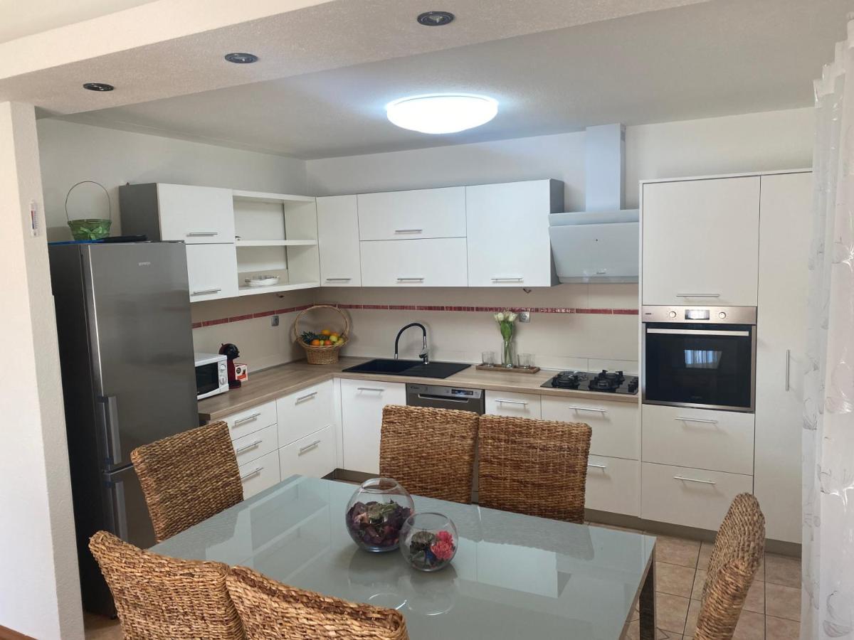 Apartment Tina 罗戈兹尼察 外观 照片