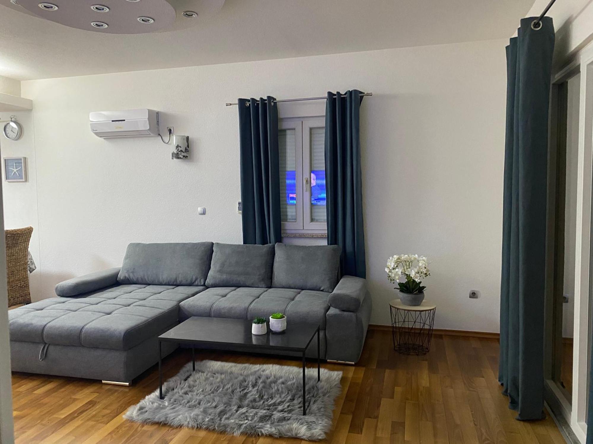 Apartment Tina 罗戈兹尼察 外观 照片
