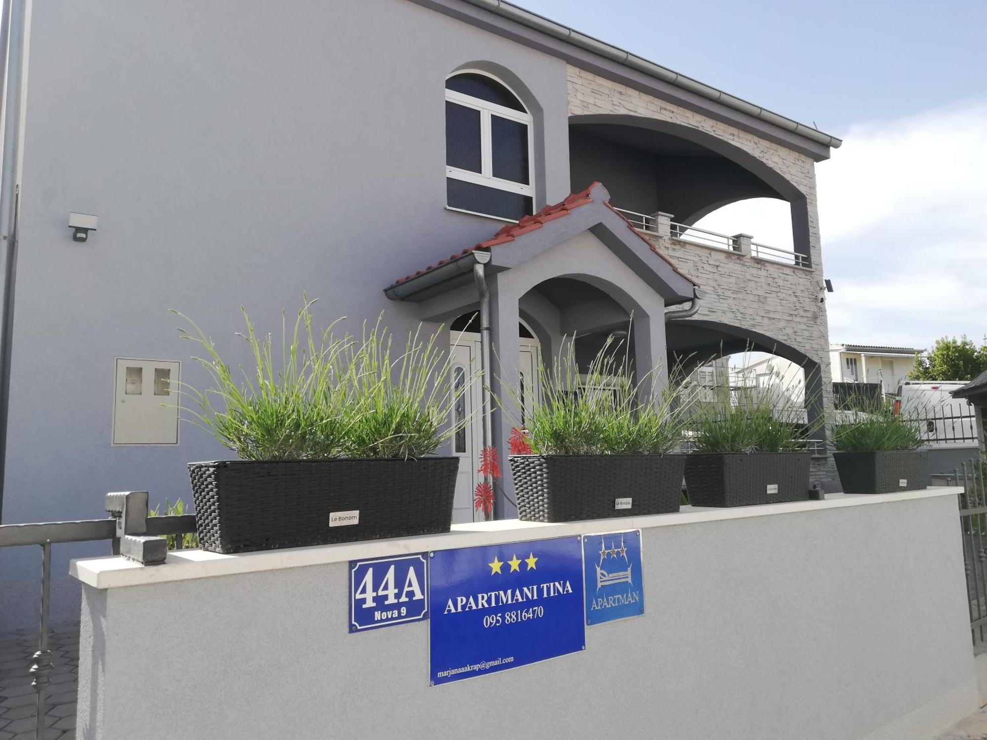 Apartment Tina 罗戈兹尼察 外观 照片