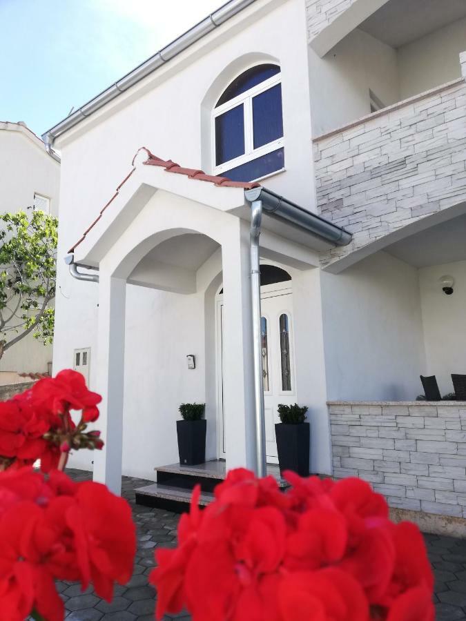 Apartment Tina 罗戈兹尼察 外观 照片
