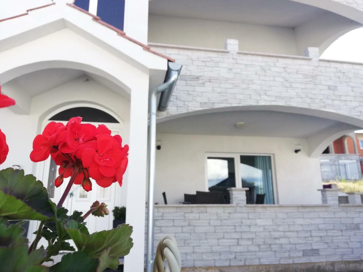 Apartment Tina 罗戈兹尼察 外观 照片